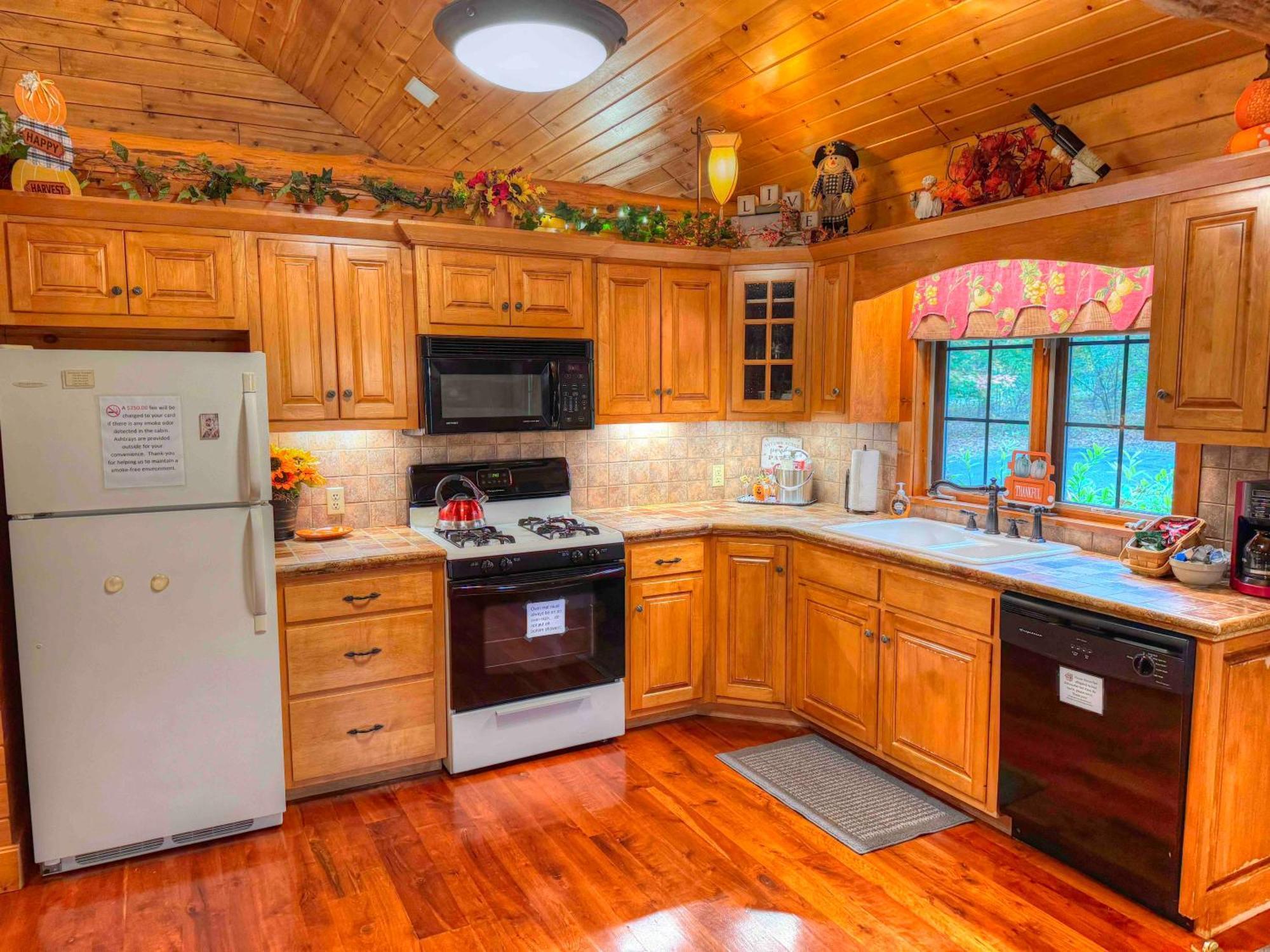 Ferngully Creek Cabins Millersburg Exterior photo